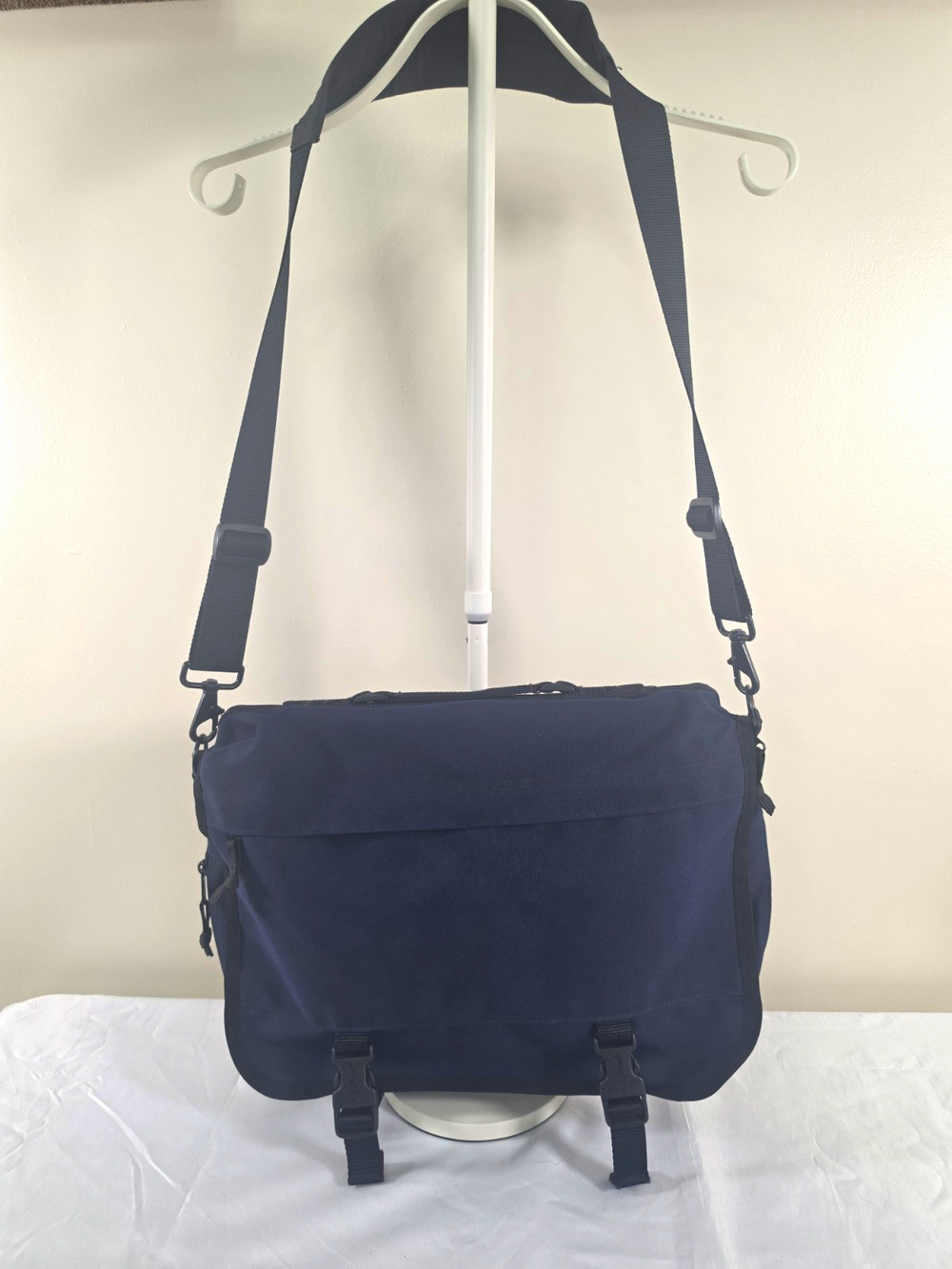 LL Bean Messenger Bag Navy Blue Nylon Shoulder Laptop Briefcase Organizer